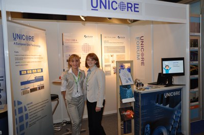 Valentina Huber (left) and Sonja Holl staffing the UNICORE booth.
