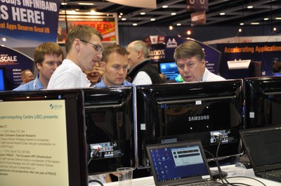 Michael Knobloch presenting LLview to eager visitors