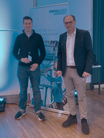 Mathis Bode (left) and Prof. Heinz Pitsch (right) with the RWTH Aachen University Innovation Award Trophy