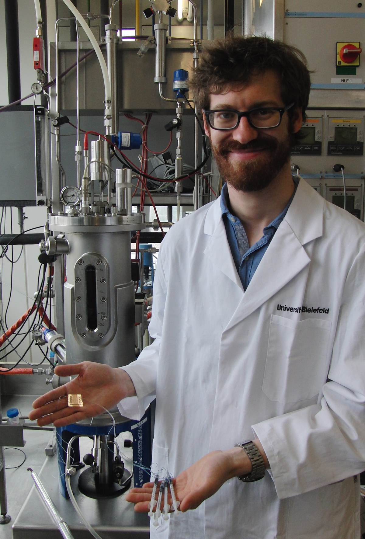 Graphic Alexander Grünberger tritt W1 Professur an der Universität Bielefeld an