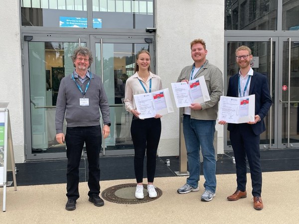 Poster prize for Lisa Prigolovkin and Christian Wagner