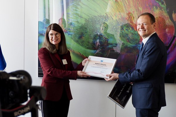 HBP Scientific Director Katrin Amunts and EC Director-General Roberto Viola during the event at the European Commission.