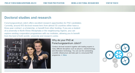 Ausschnitt von der Startseite mit einem Bild, auf dem eine Doktorandin und ein Doktorand zu sehen sind, die auf eine transparente Scheibe Formeln schreiben.