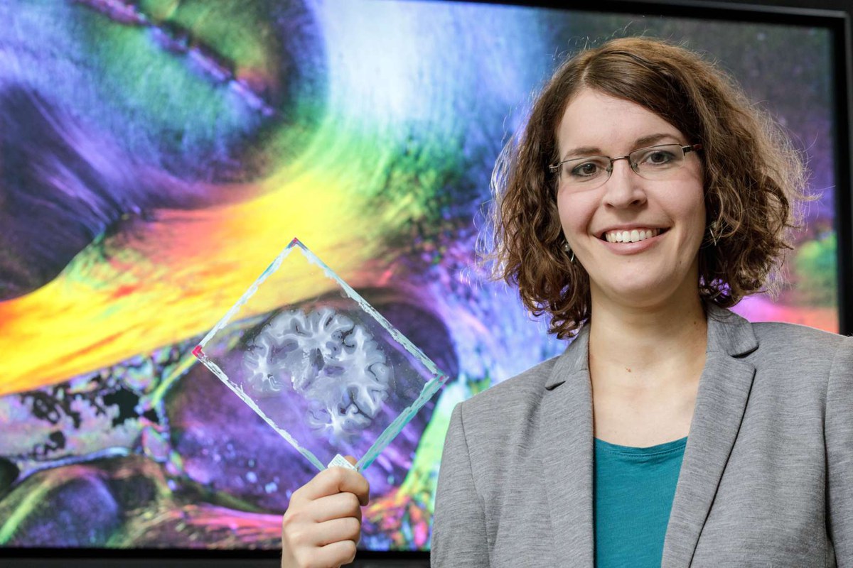 Dr. Miriam Menzel
