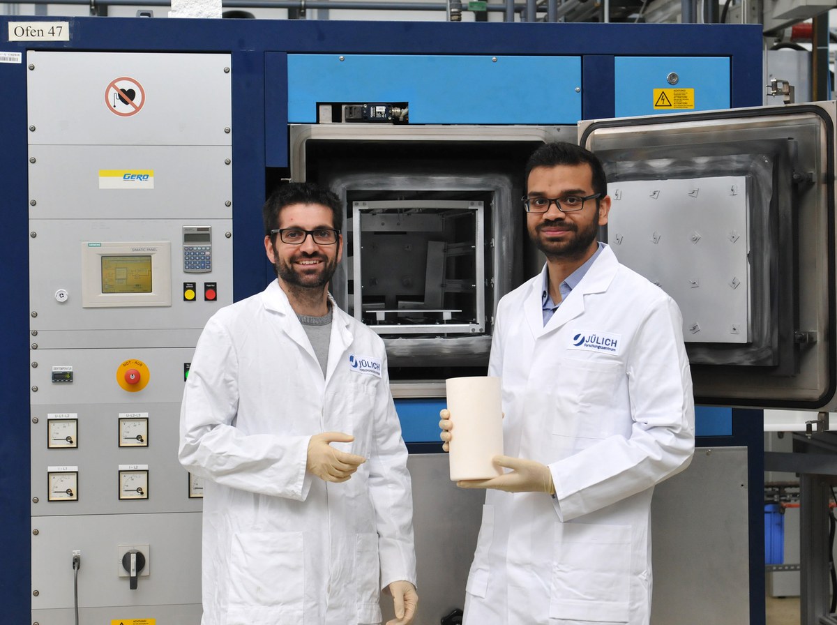 Dr. Jesus Gonzalez-Julian (links) und Apurv Dash (rechts)