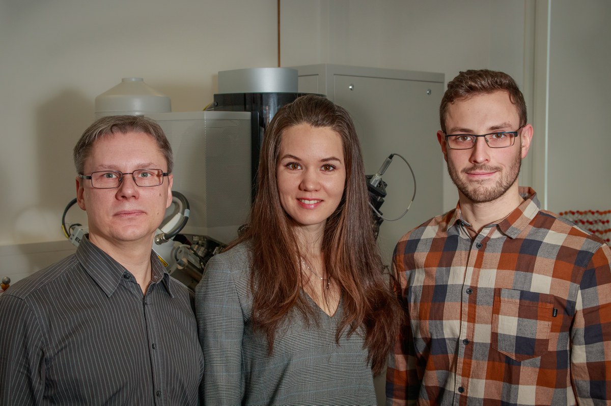 Das Jülicher Team (ohne Prof. Rafal Dunin-Borkowski), von links: Dr. Matvey Lyatti, Dr. Irina Gundareva, Maximilian Kruth.