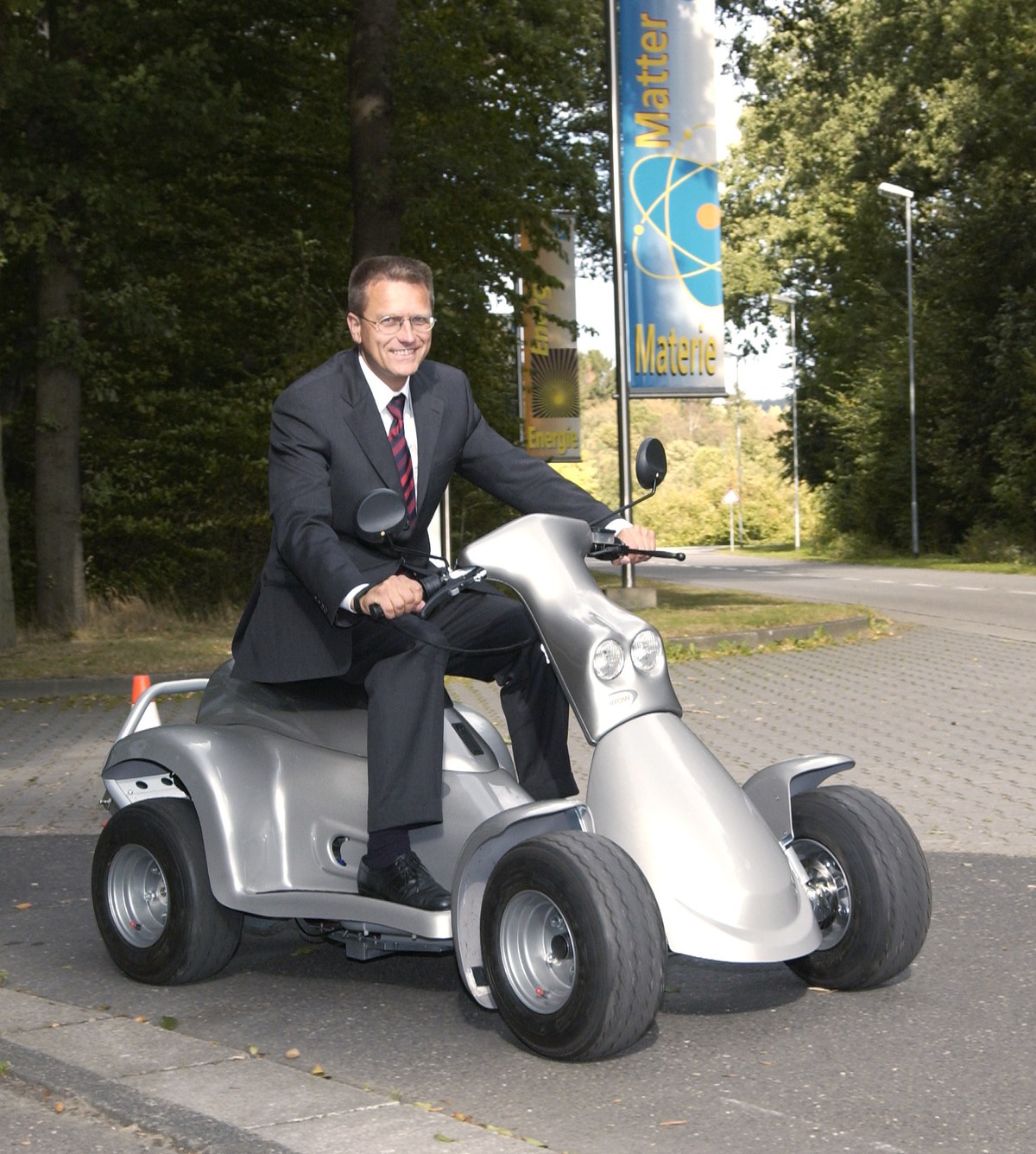 2004-09-30-57_Scooter_Praesentation_klein_jpg