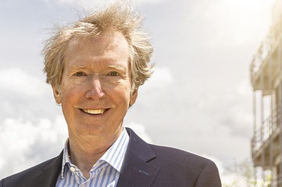 "Advanced Electronic Materials" Honours Prof. Rainer Waser as a Pioneer of Memristive Devices