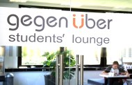 gegenüber Students’ Lounge